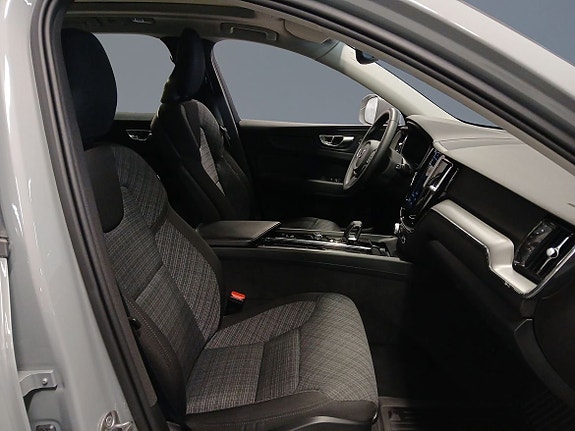 Volvo XC60 8 of 13