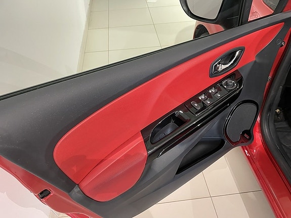 Renault Clio 14 of 19