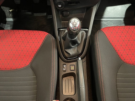 Renault Clio 18 of 19