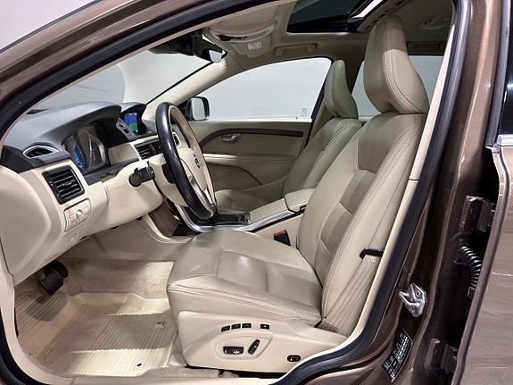 Volvo XC70 14 of 30