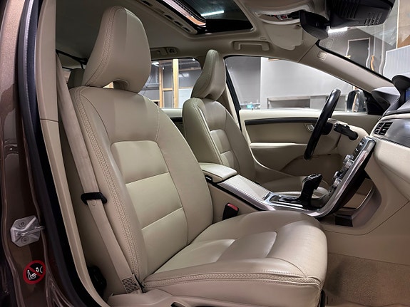 Volvo XC70 28 of 30