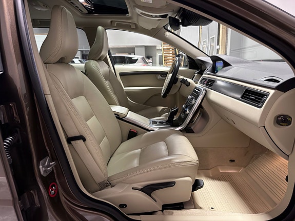Volvo XC70 27 of 30