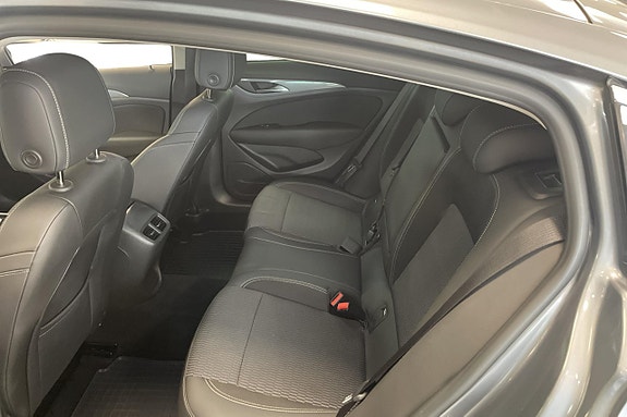 Opel Insignia 10 of 11