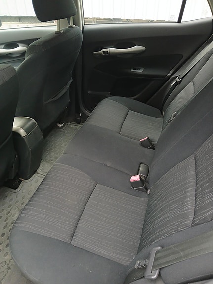 Toyota Auris 8 of 12