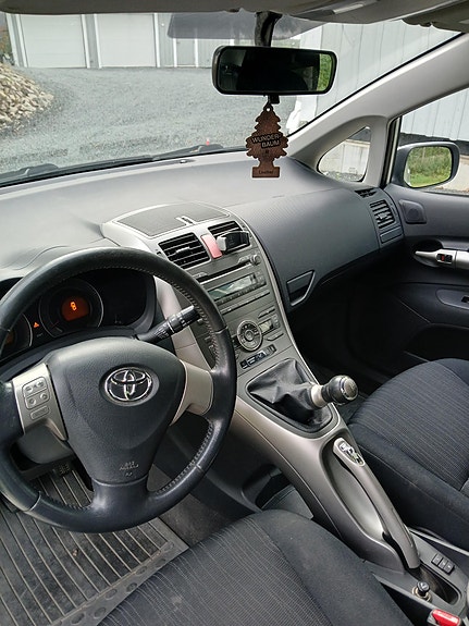 Toyota Auris 7 of 12