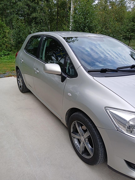 Toyota Auris 4 of 12