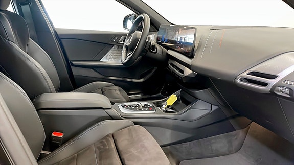 BMW 120 3 of 11