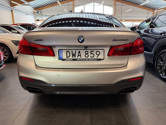BMW M550i 4 of 22