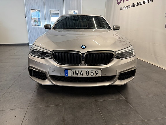 BMW M550i 3 of 22