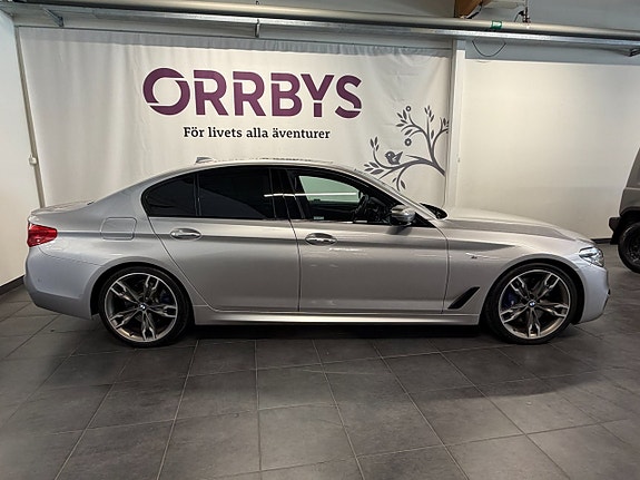 BMW M550i 2 of 22