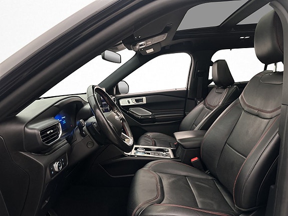 Ford Explorer 13 of 30