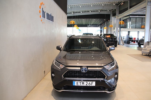 Toyota RAV4 2 of 19