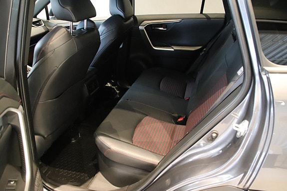 Toyota RAV4 9 of 19