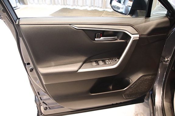 Toyota RAV4 10 of 19