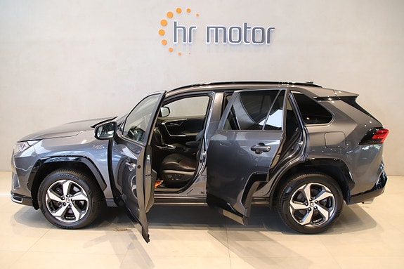 Toyota RAV4 8 of 19