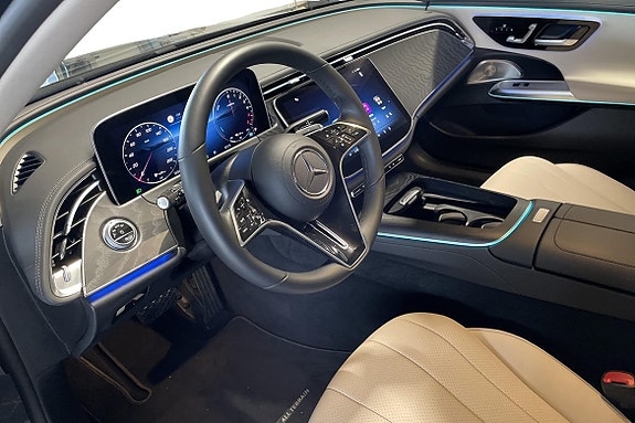Mercedes-Benz E300 de 13 of 24
