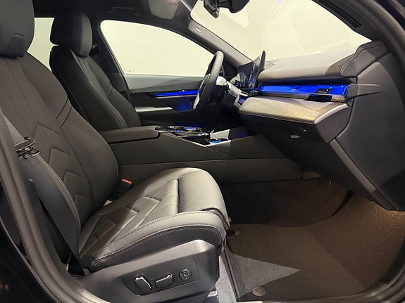 BMW i5 8 of 18