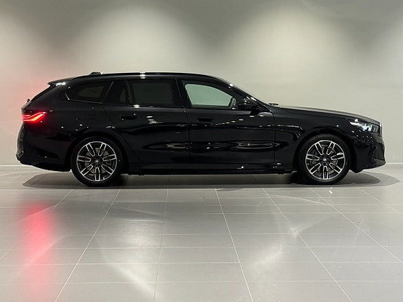 BMW i5 3 of 18