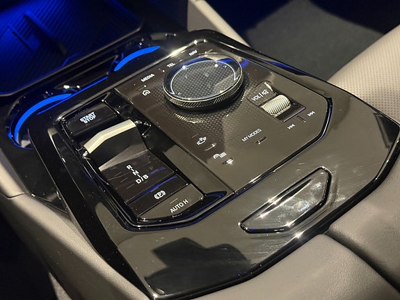 BMW i5 16 of 18