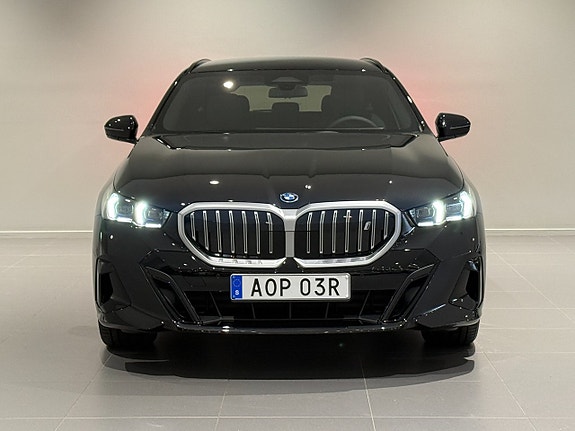 BMW i5 2 of 18