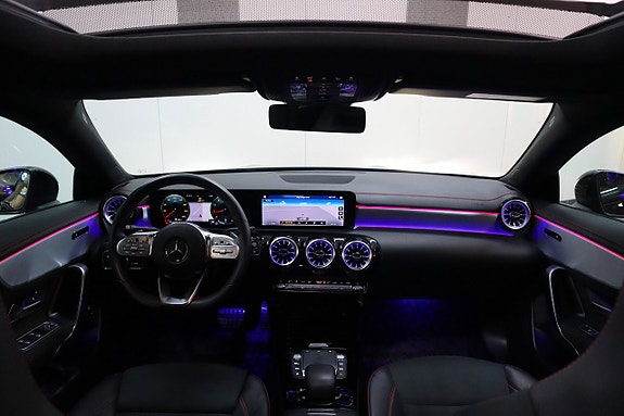 Mercedes-Benz CLA180 11 of 26
