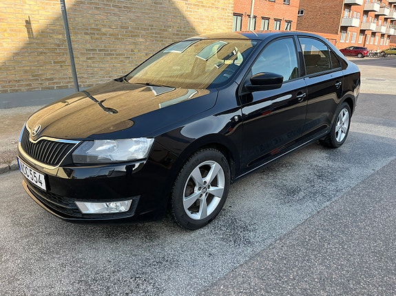 Skoda Rapid 2 of 8