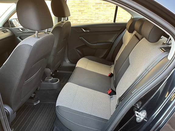 Skoda Rapid 5 of 8