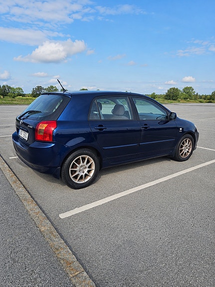 Toyota Corolla 3 of 5