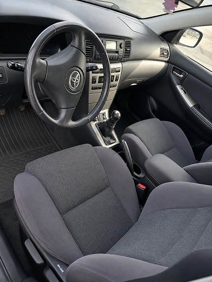 Toyota Corolla 4 of 5
