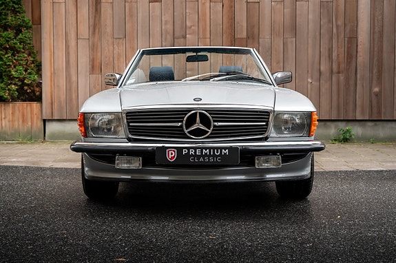 Mercedes-Benz 560 SL 3 of 30