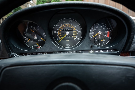 Mercedes-Benz 560 SL 24 of 30