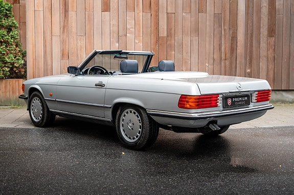 Mercedes-Benz 560 SL 9 of 30