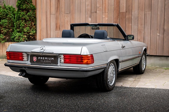 Mercedes-Benz 560 SL 14 of 30