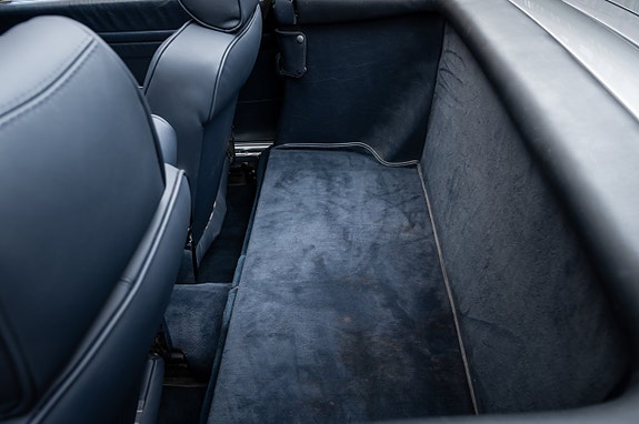 Mercedes-Benz 560 SL 29 of 30