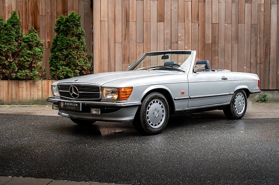 Mercedes-Benz 560 SL 5 of 30