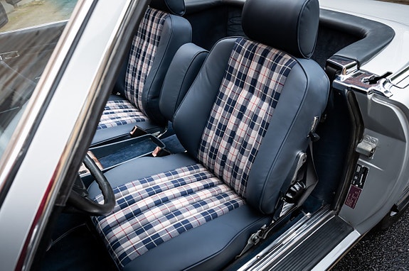 Mercedes-Benz 560 SL 22 of 30
