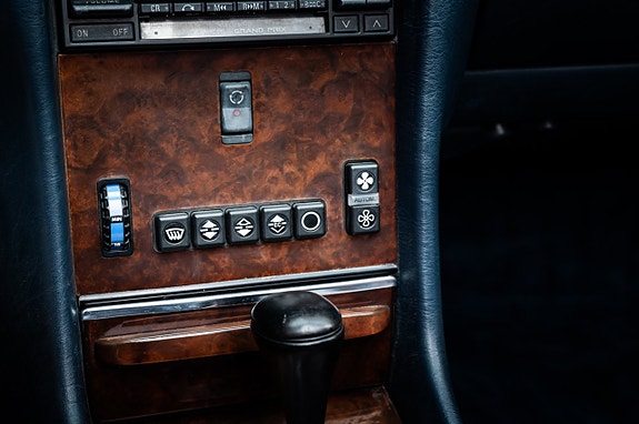 Mercedes-Benz 560 SL 28 of 30