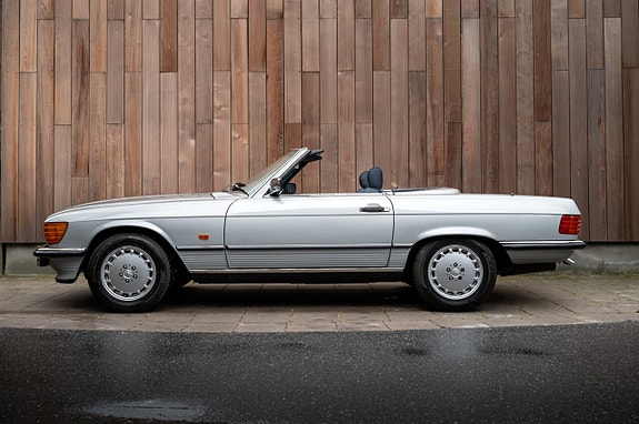 Mercedes-Benz 560 SL 6 of 30
