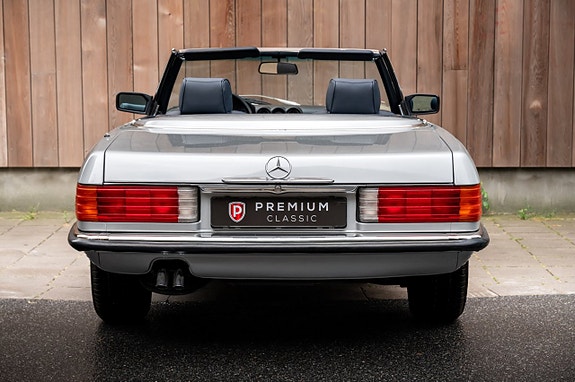 Mercedes-Benz 560 SL 13 of 30