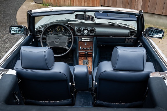 Mercedes-Benz 560 SL 30 of 30