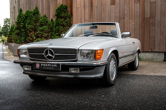 Mercedes-Benz 560 SL 4 of 30