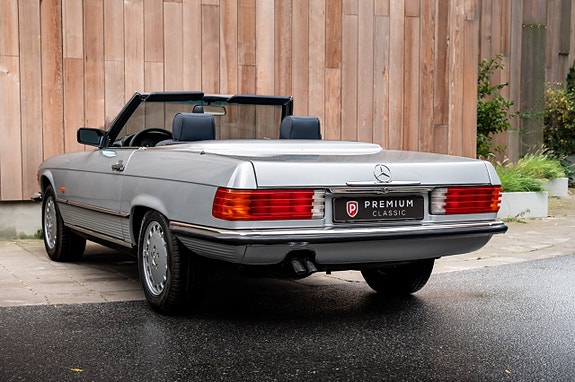 Mercedes-Benz 560 SL 12 of 30