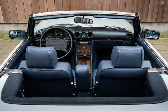 Mercedes-Benz 560 SL 10 of 30