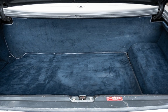 Mercedes-Benz 560 SL 19 of 30