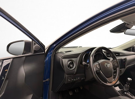 Toyota Auris 3 of 14