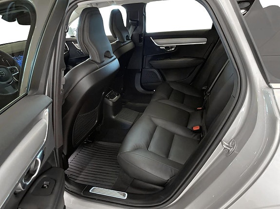 Volvo V90 8 of 17