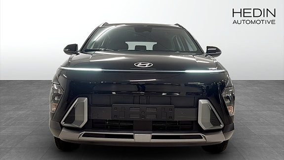Hyundai Kona 8 of 12