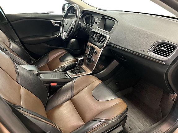 Volvo V40 Cross Country 14 of 27