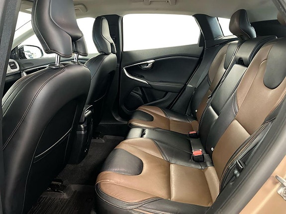 Volvo V40 Cross Country 23 of 27