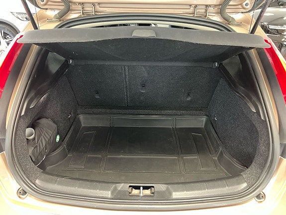 Volvo V40 Cross Country 25 of 27